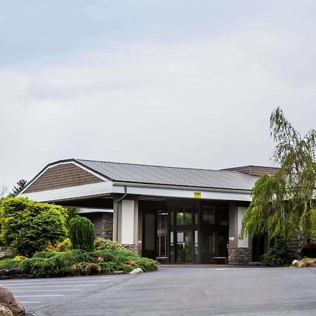 Ramada By Wyndham Rock Hill At Sullivan Center Екстер'єр фото