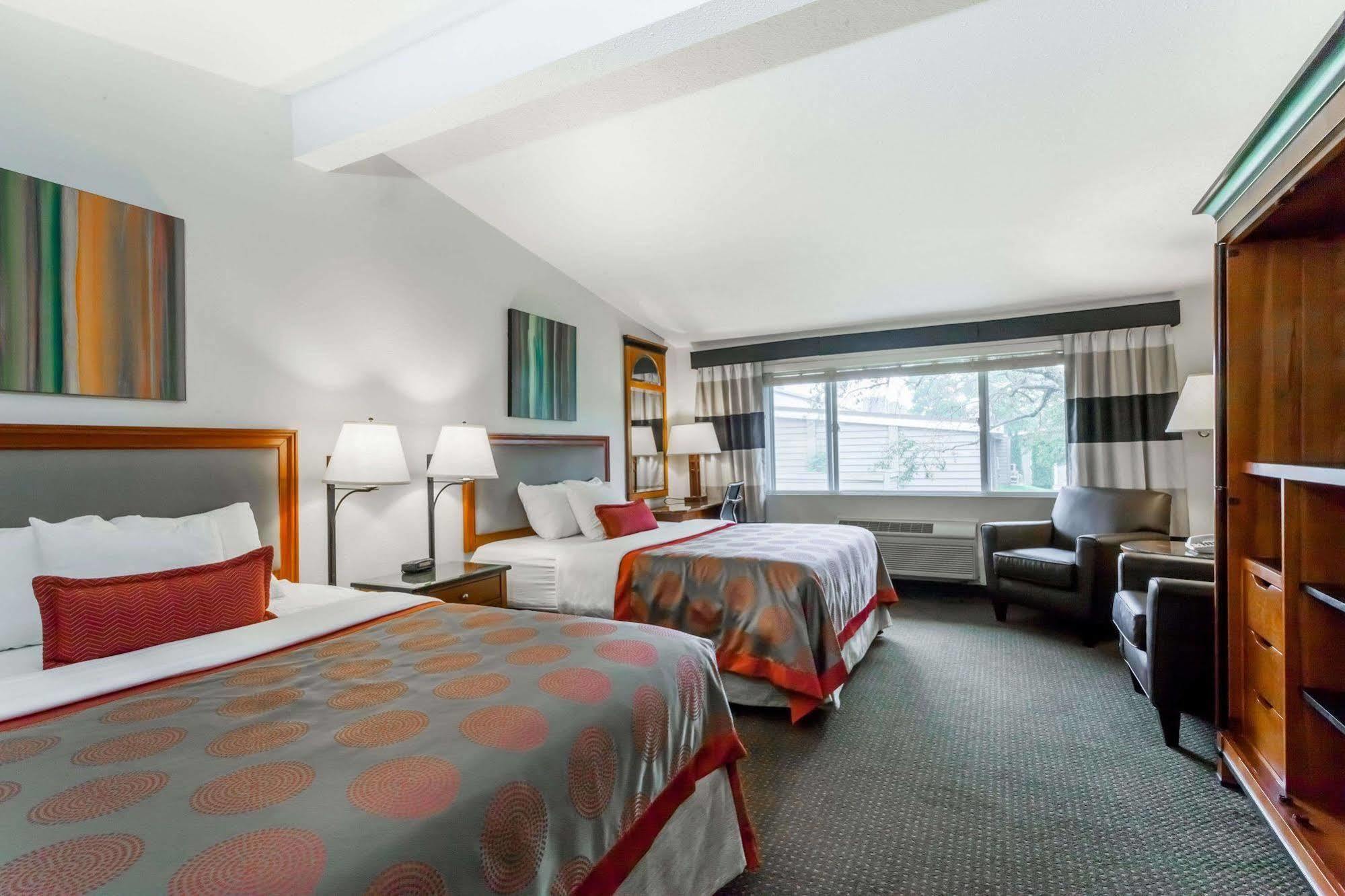 Ramada By Wyndham Rock Hill At Sullivan Center Екстер'єр фото