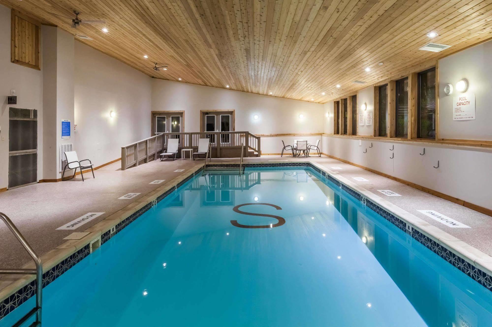 Ramada By Wyndham Rock Hill At Sullivan Center Екстер'єр фото