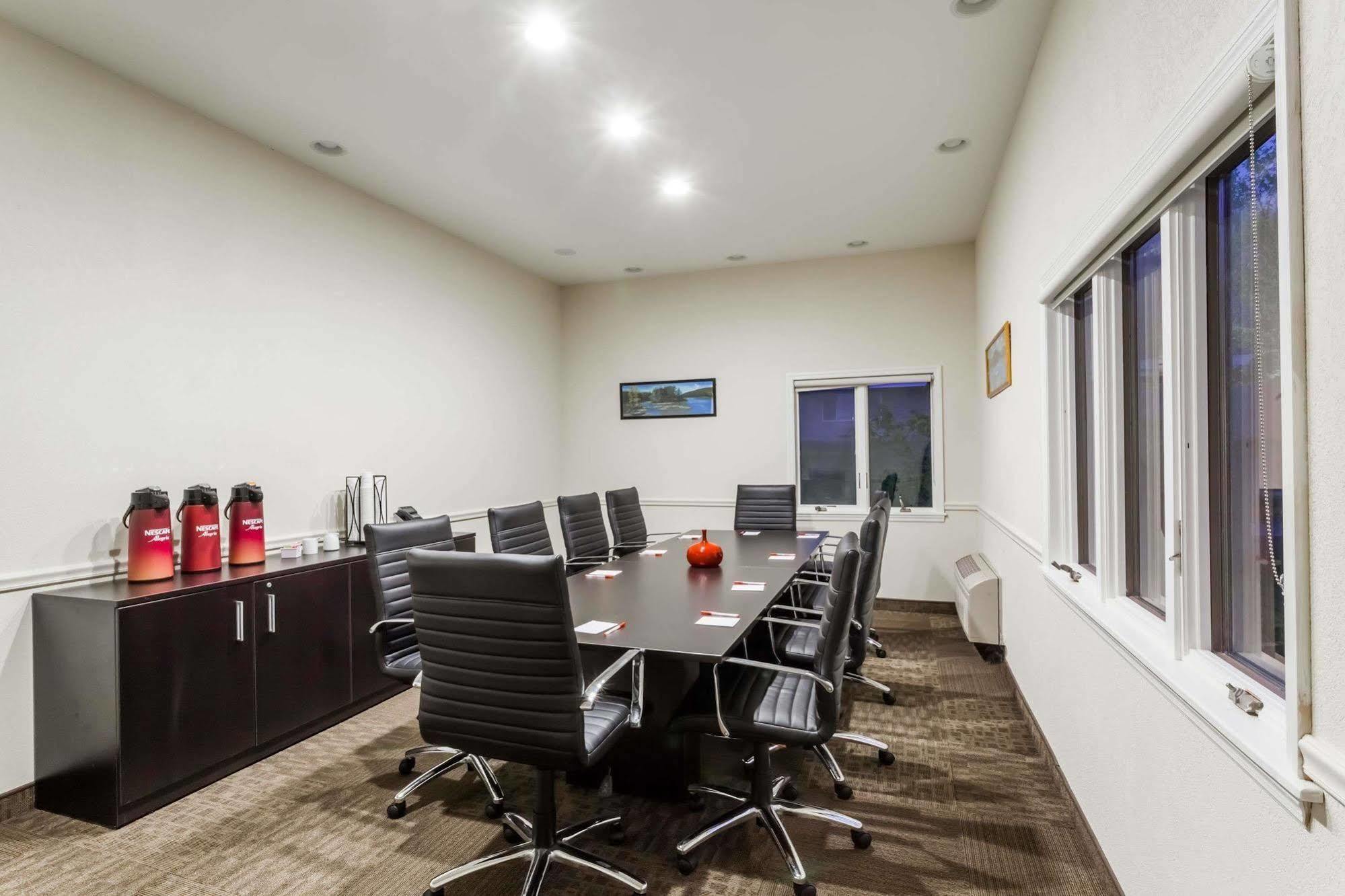 Ramada By Wyndham Rock Hill At Sullivan Center Екстер'єр фото