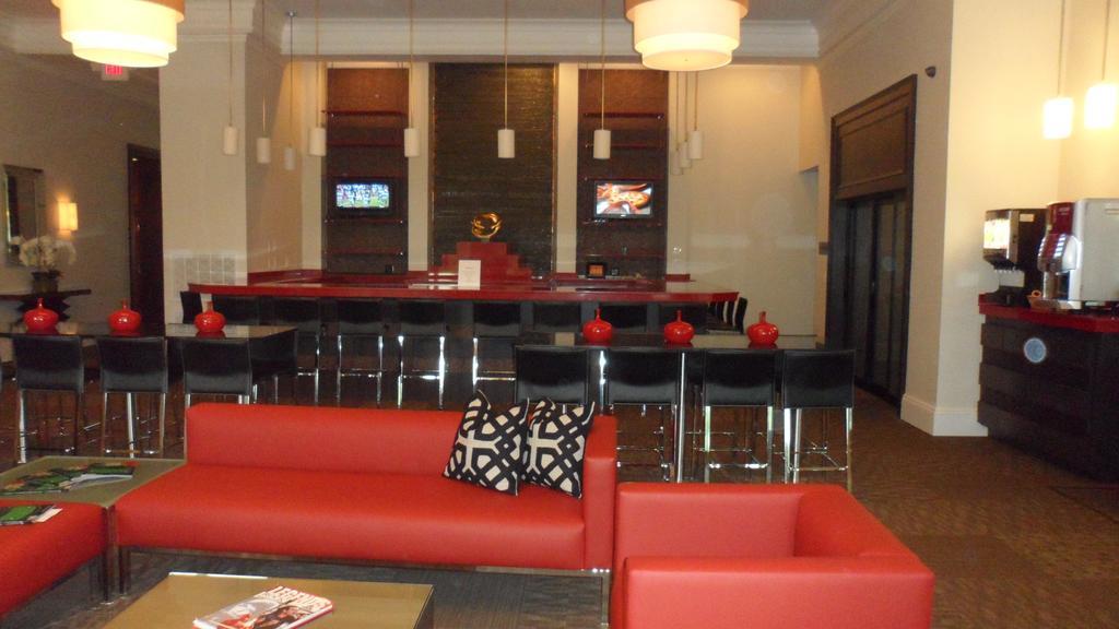 Ramada By Wyndham Rock Hill At Sullivan Center Екстер'єр фото